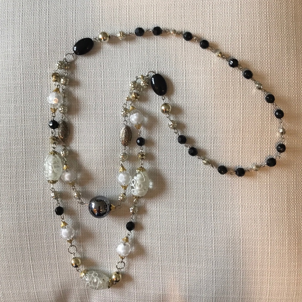 Long necklace. - Picture 2 of 4